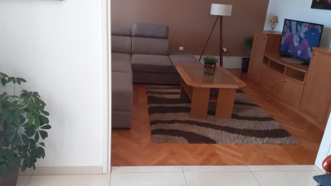 Apartment Viki Lozovac Luaran gambar