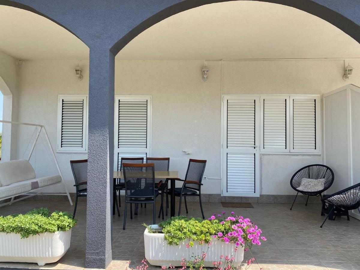 Apartment Viki Lozovac Luaran gambar